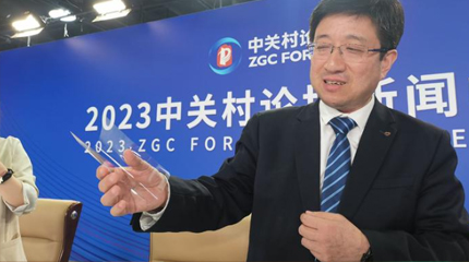 “30微米厚度柔性可折叠玻璃”发布，手机屏幕将越来越薄